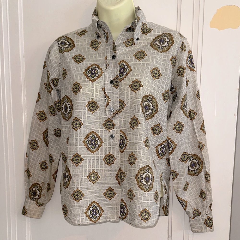 Vintage 60s Ship ‘n Shore cream, tan, gold , blue & green paisley‎ print shirt